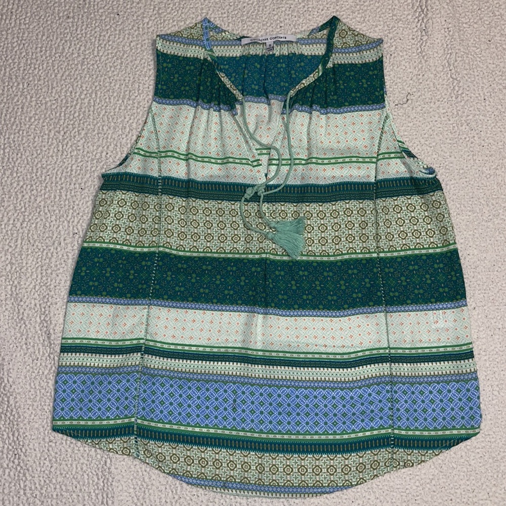 Women’s Sleeveless V-Neck Top - Barely Worn!